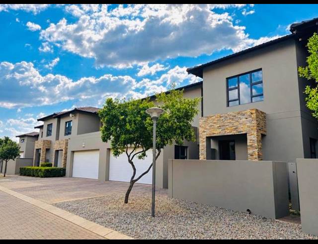 3 BEDROOM TOWNHOUSE FOR SALE IN EYE OF AFRICA